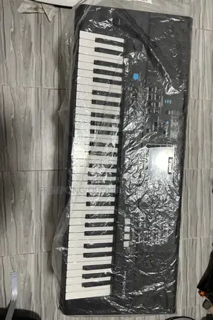 Yamaha Keyboard PSR - E473 + Free Sustain Pedal