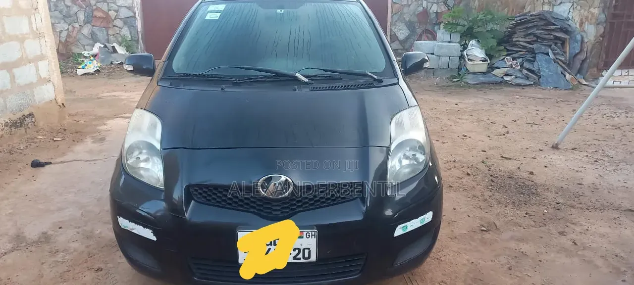 Toyota Vitz 1.3 AWD 3dr 2010 Black
