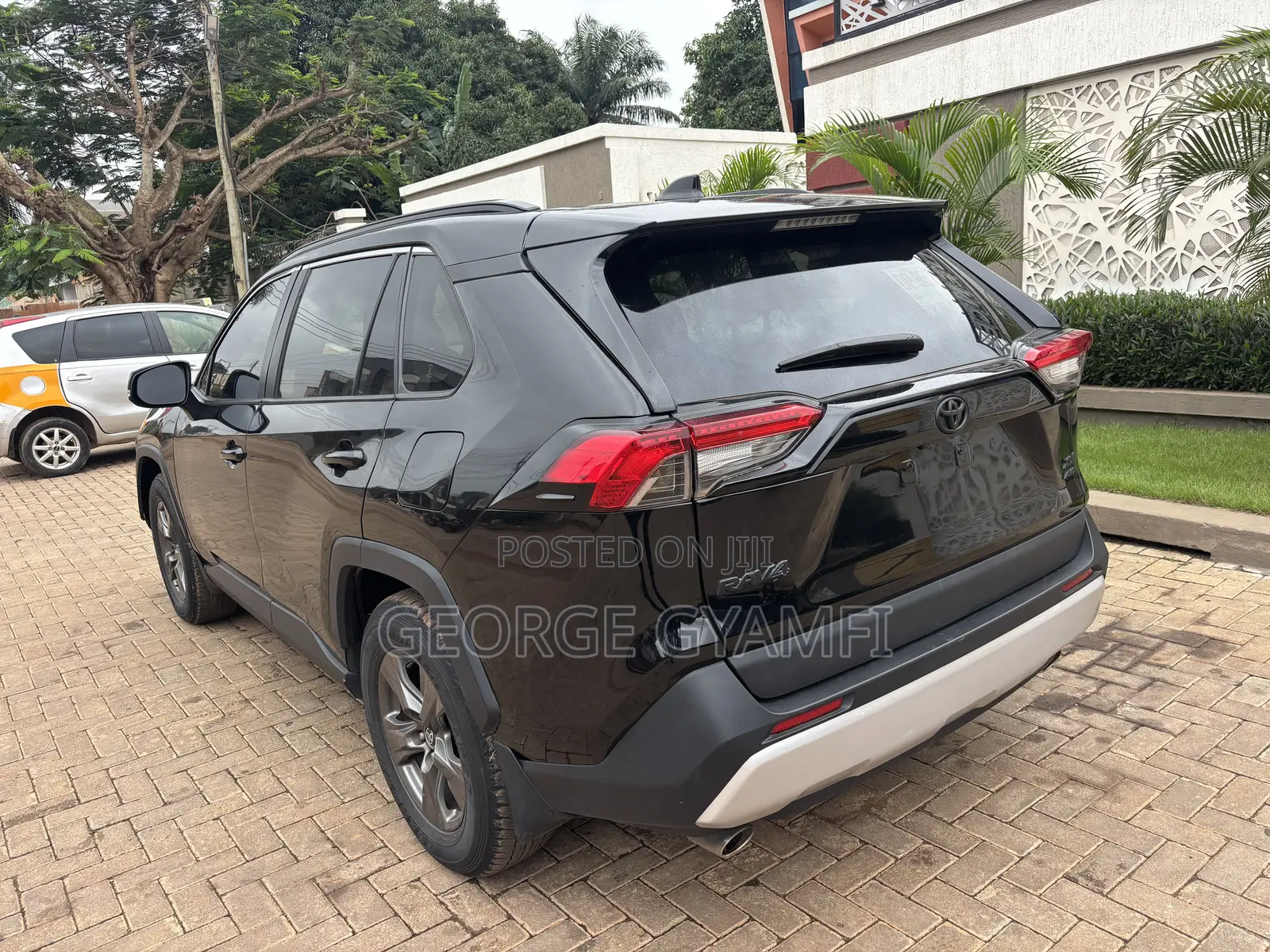 Toyota RAV4 XLE Premium 2022 Black