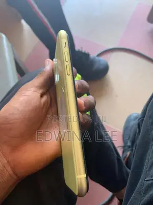 Apple iPhone 11 64 GB Yellow