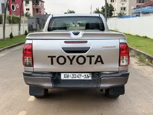 Toyota Hilux Revo Double Cab Petrol 2.7 AWD 2016 Silver