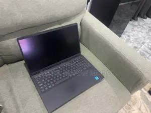 Laptop Dell Vostro 3520 4GB Intel Core i3 HDD 256GB