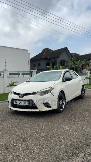 Toyota Corolla LE 4dr Sedan (1.8L 4cyl CVT) 2014 White