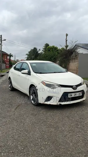 Toyota Corolla LE 4dr Sedan (1.8L 4cyl CVT) 2014 White