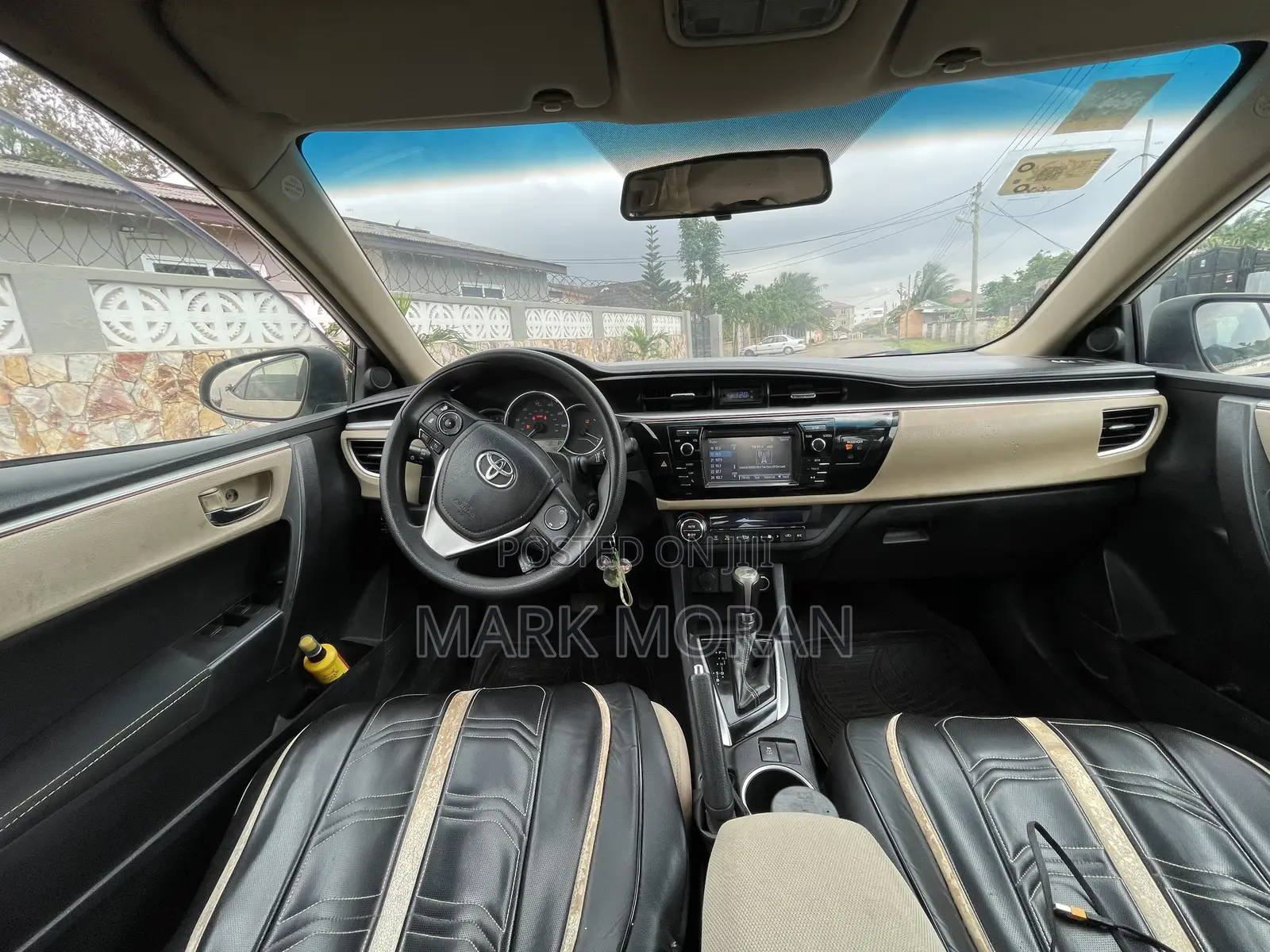 Toyota Corolla LE 4dr Sedan (1.8L 4cyl CVT) 2014 White