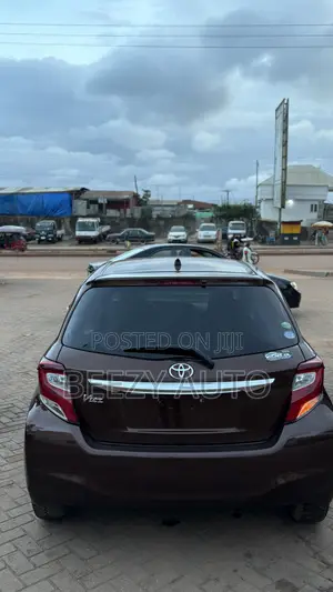 Toyota Vitz 1.3 FWD 3dr 2015 Brown