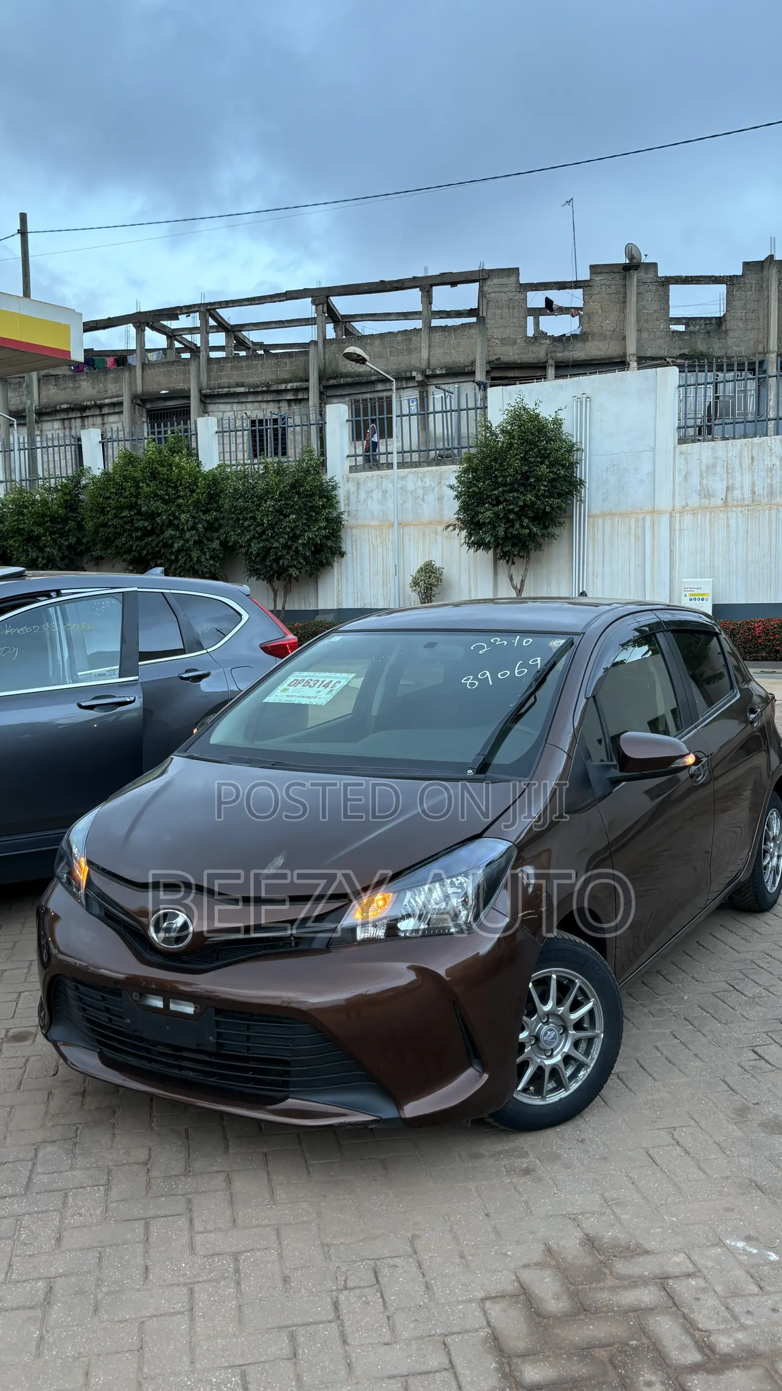 Toyota Vitz 1.3 FWD 3dr 2015 Brown