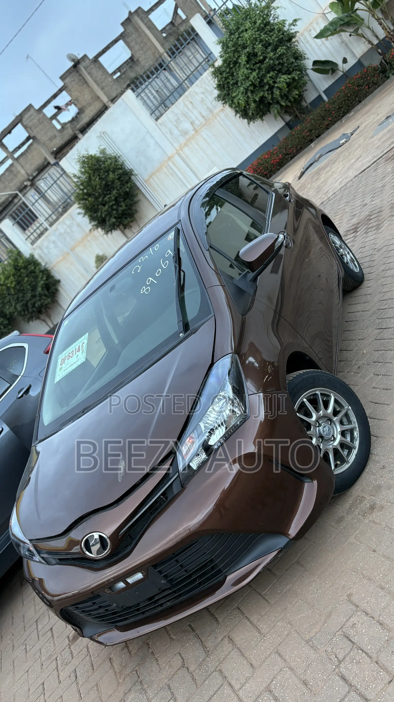 Toyota Vitz 1.3 FWD 3dr 2015 Brown