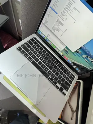 Laptop Apple MacBook Pro 2022 M2 8GB Apple M2 SSD 512GB