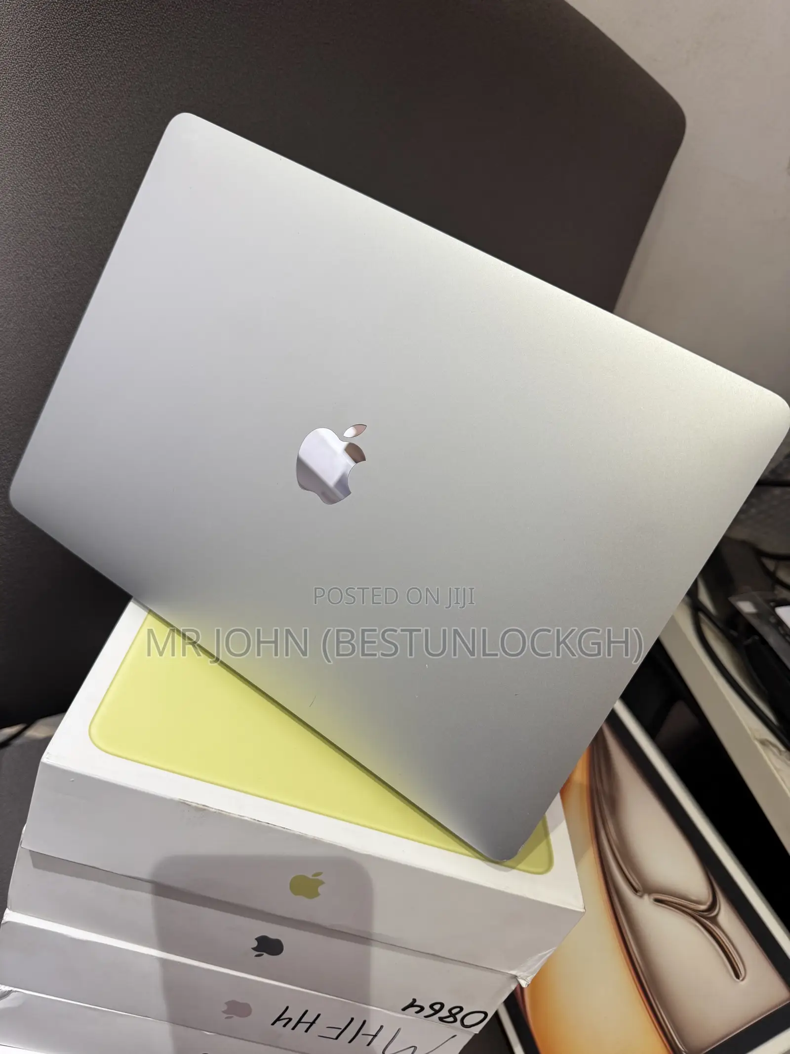 Laptop Apple MacBook Pro 2022 M2 8GB Apple M2 SSD 512GB