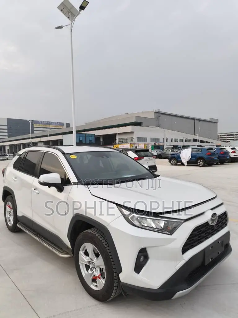 Toyota RAV4 Limited 2025 White