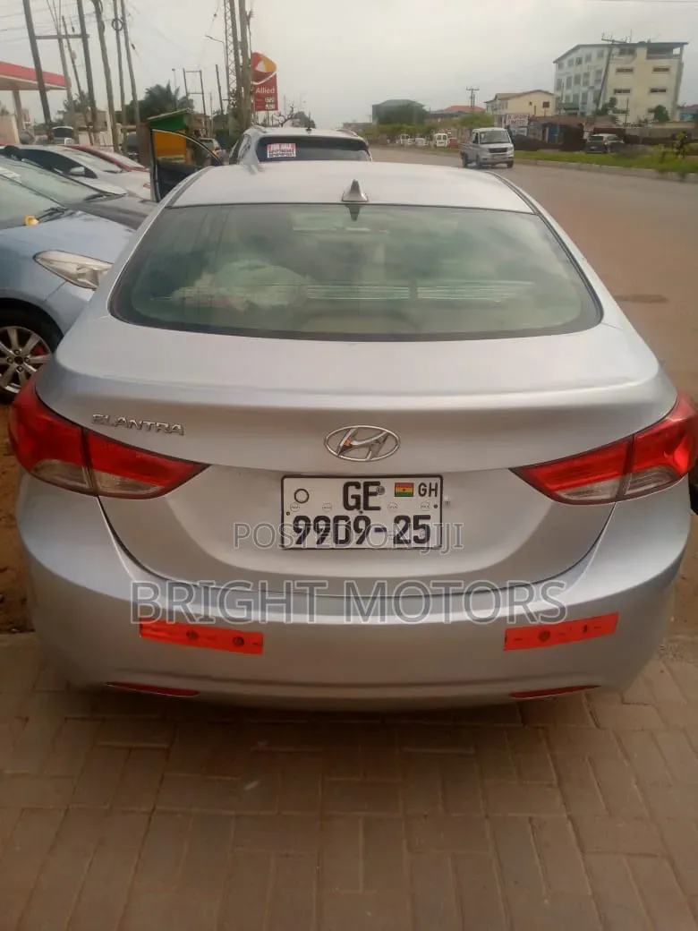 Hyundai Elantra 2014 Silver