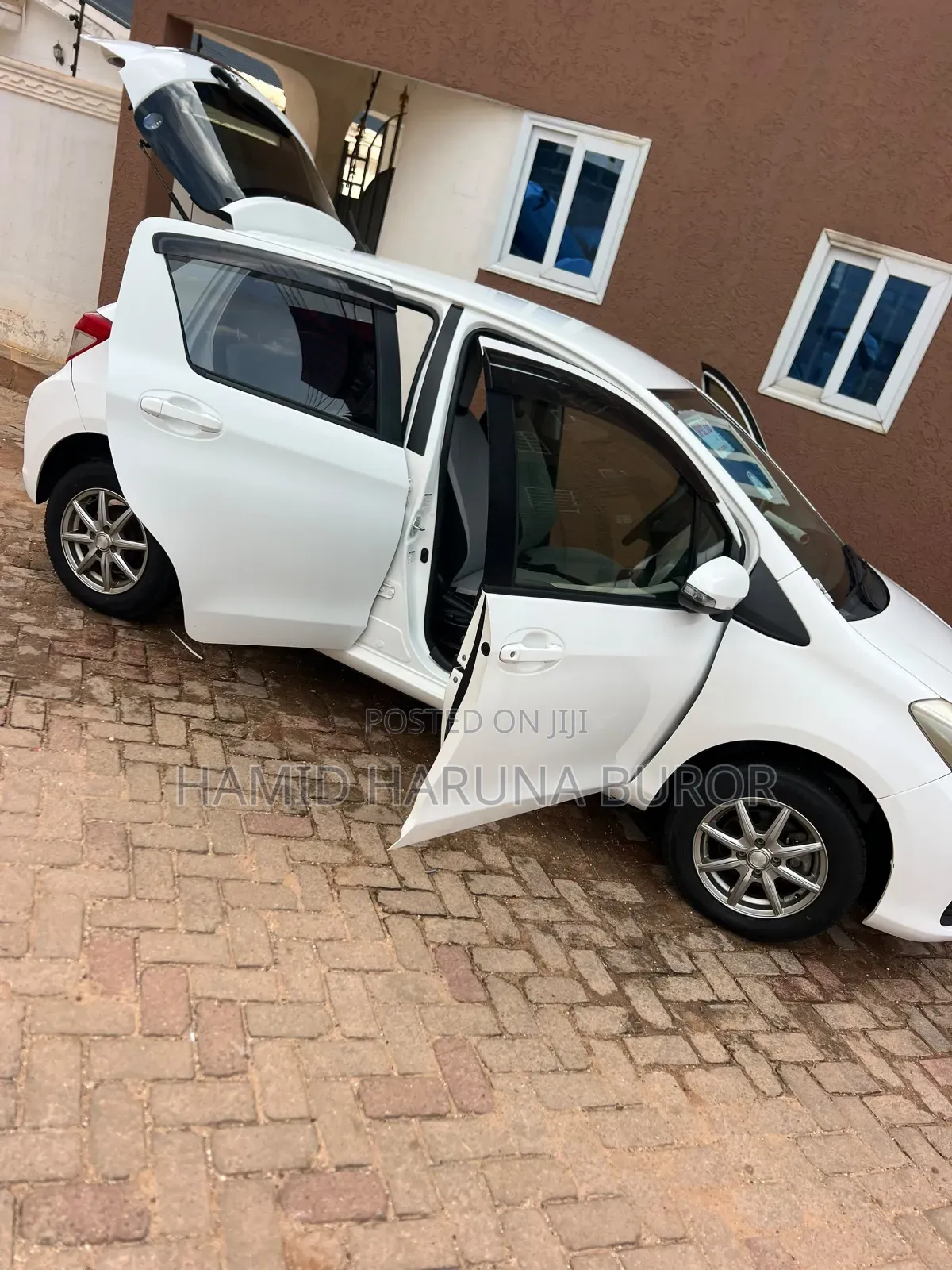 Toyota Vitz 1.3 FWD 5dr 2013 White