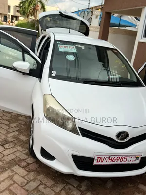Toyota Vitz 1.3 FWD 5dr 2013 White
