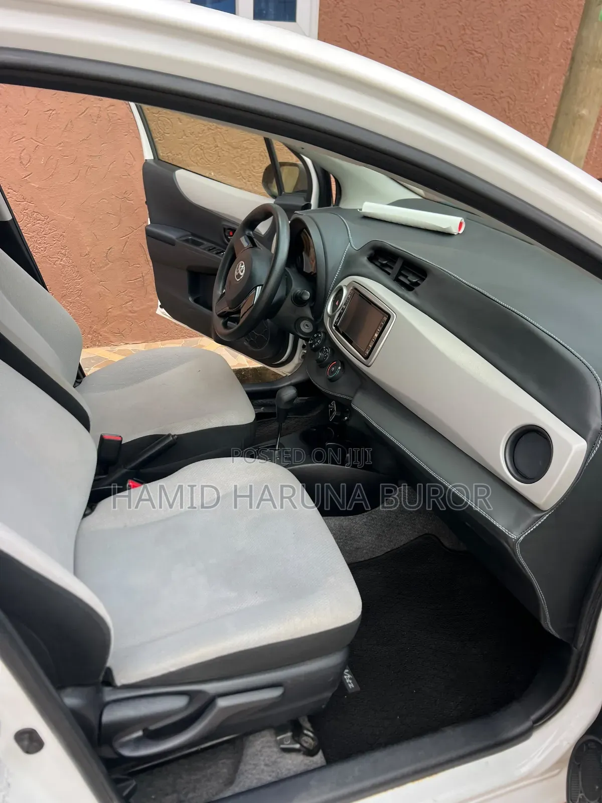 Toyota Vitz 1.3 FWD 5dr 2013 White