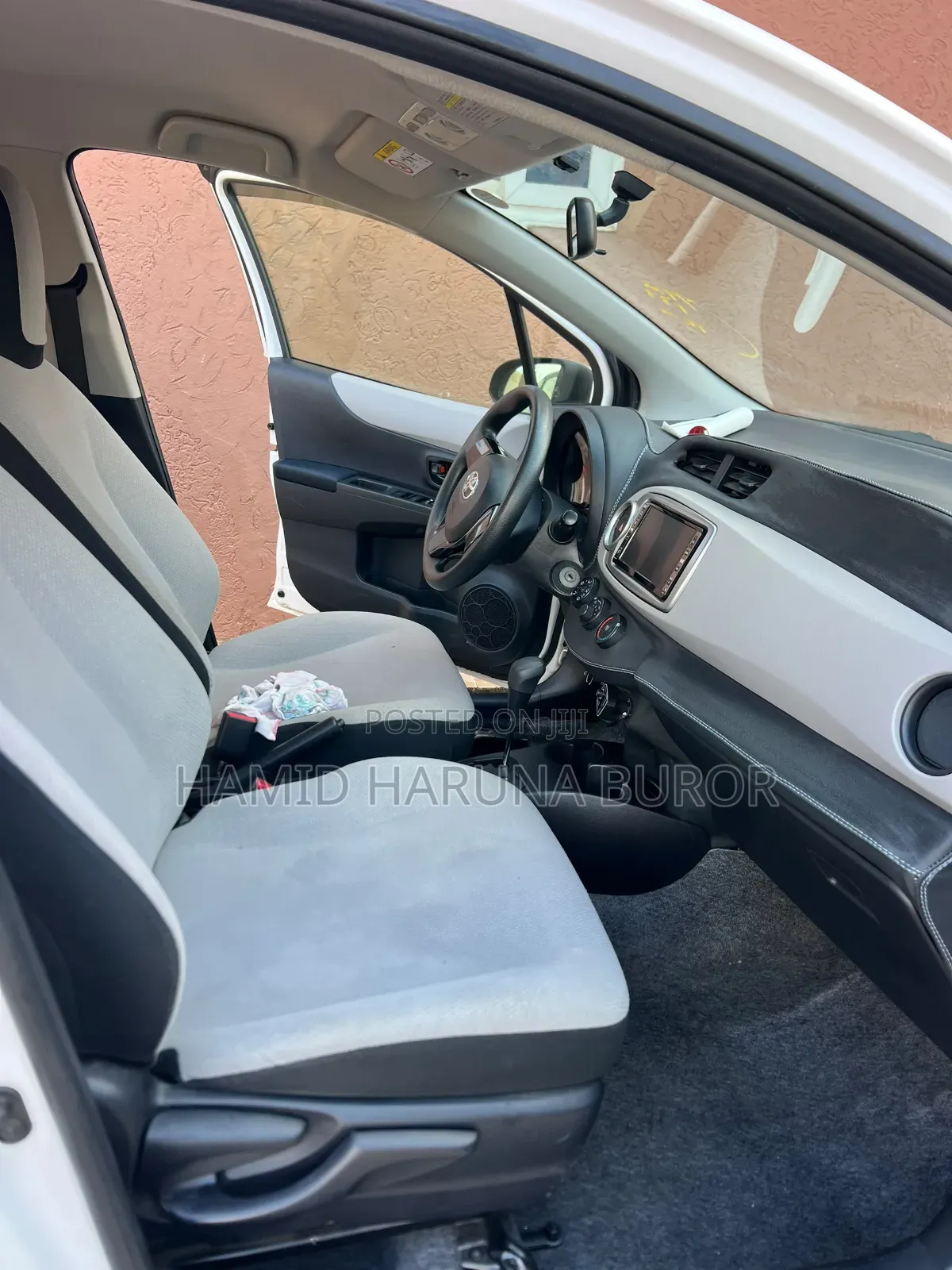Toyota Vitz 1.3 FWD 5dr 2013 White
