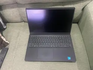 Laptop Dell Vostro 3520 4GB Intel Core i3 HDD 256GB