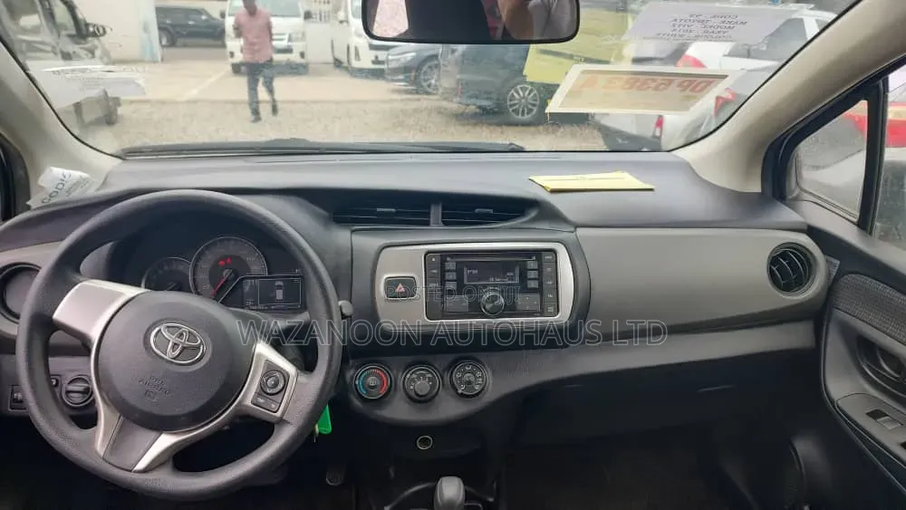 Toyota Vitz 2014 White