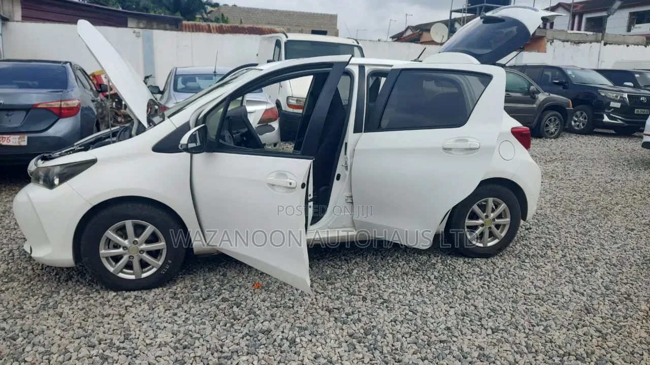 Toyota Vitz 2014 White