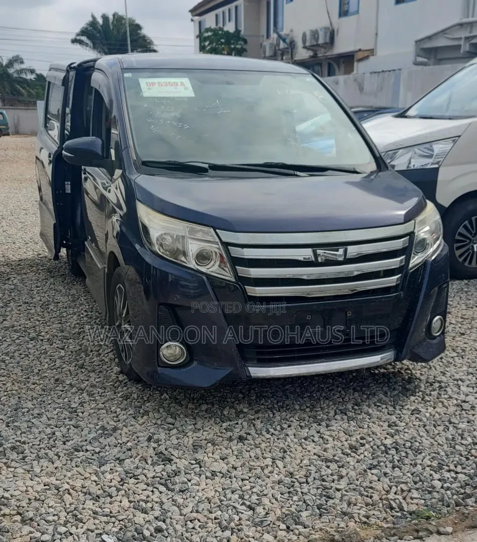 Toyota Noah 2014 Purple