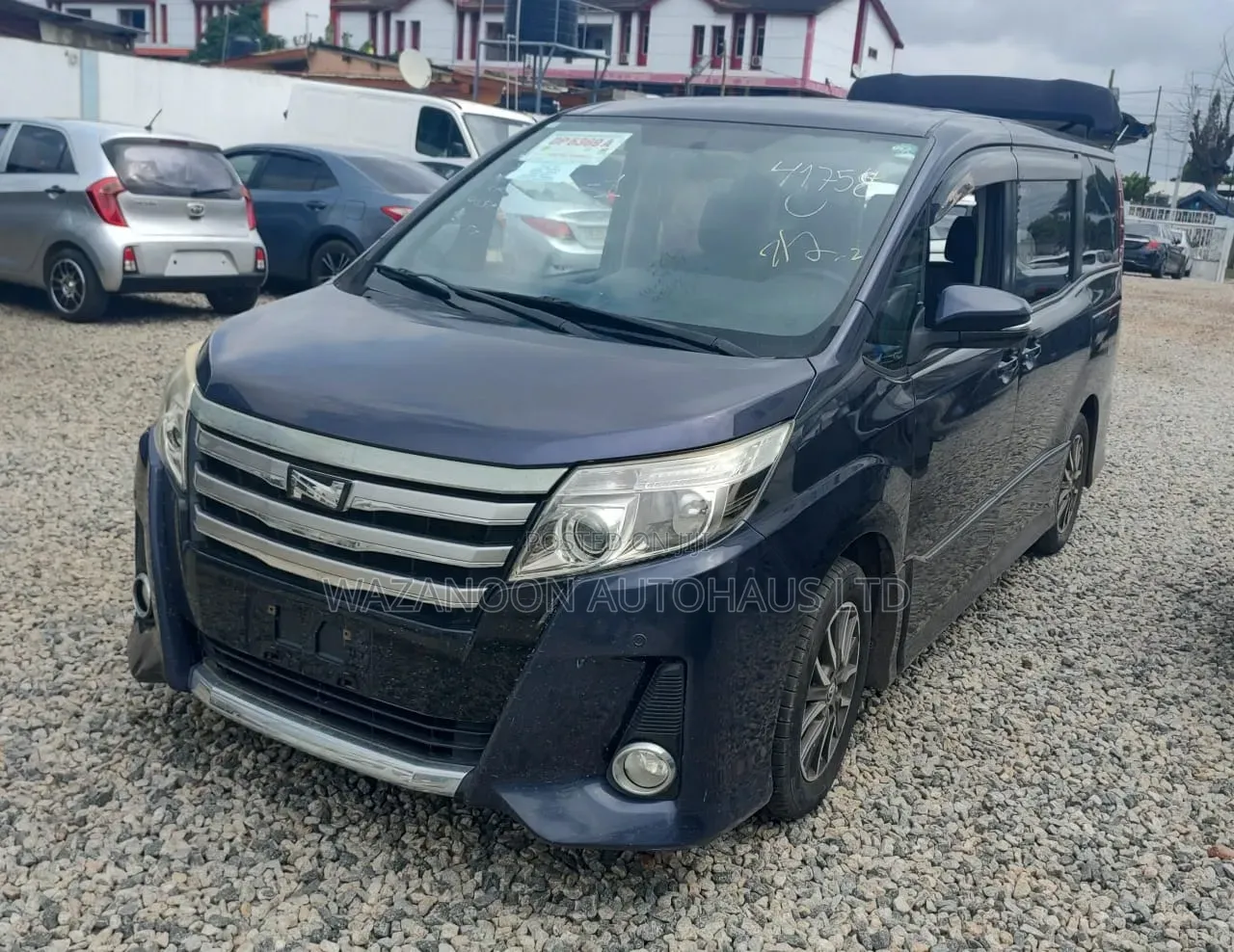 Toyota Noah 2014 Purple