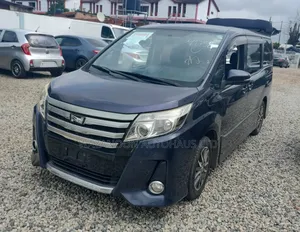 Toyota Noah 2014 Purple