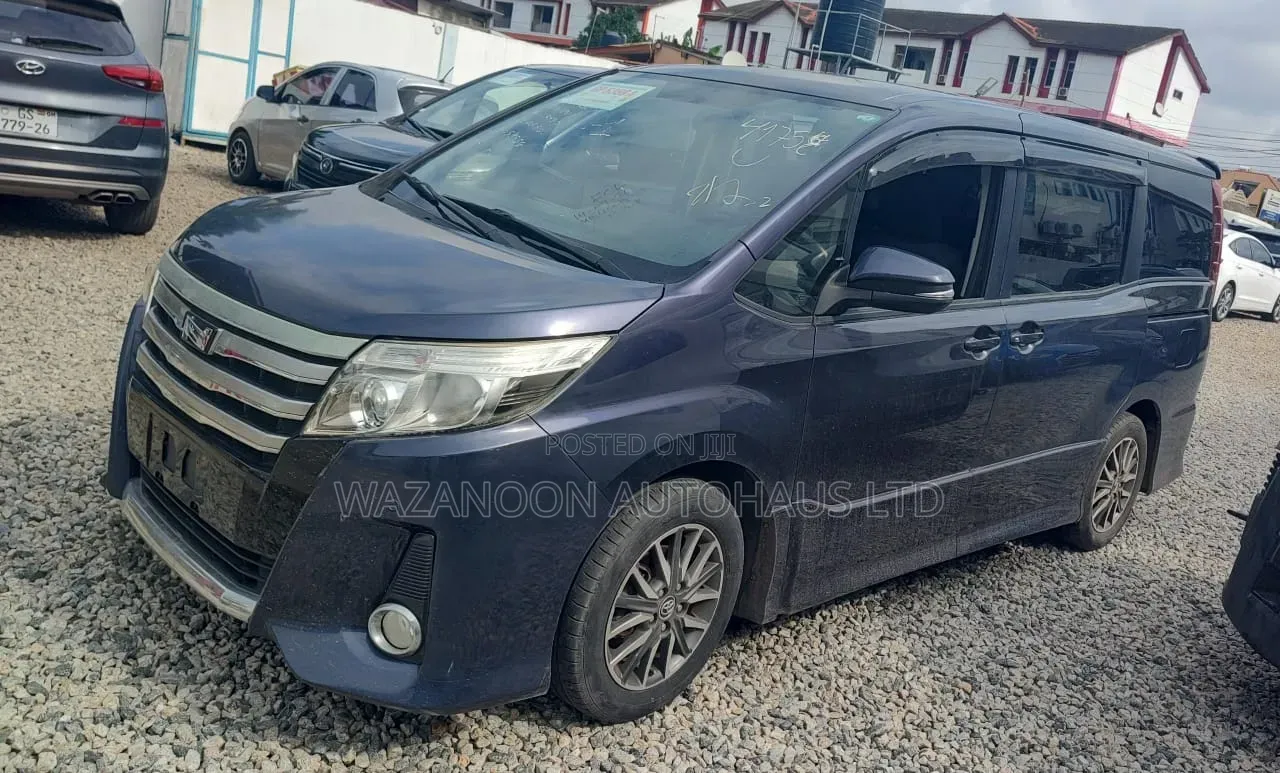Toyota Noah 2014 Purple
