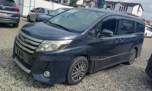 Toyota Noah 2014 Purple