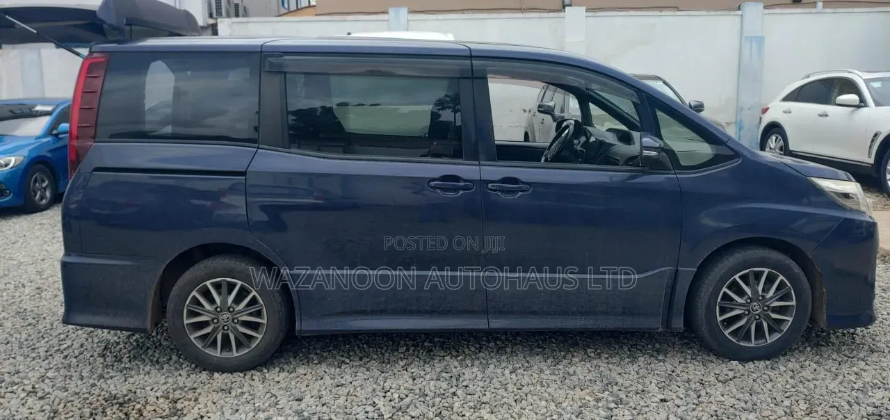 Toyota Noah 2014 Purple