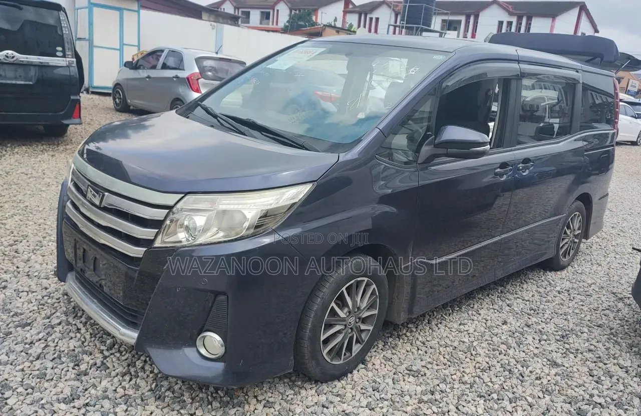 Toyota Noah 2014 Purple
