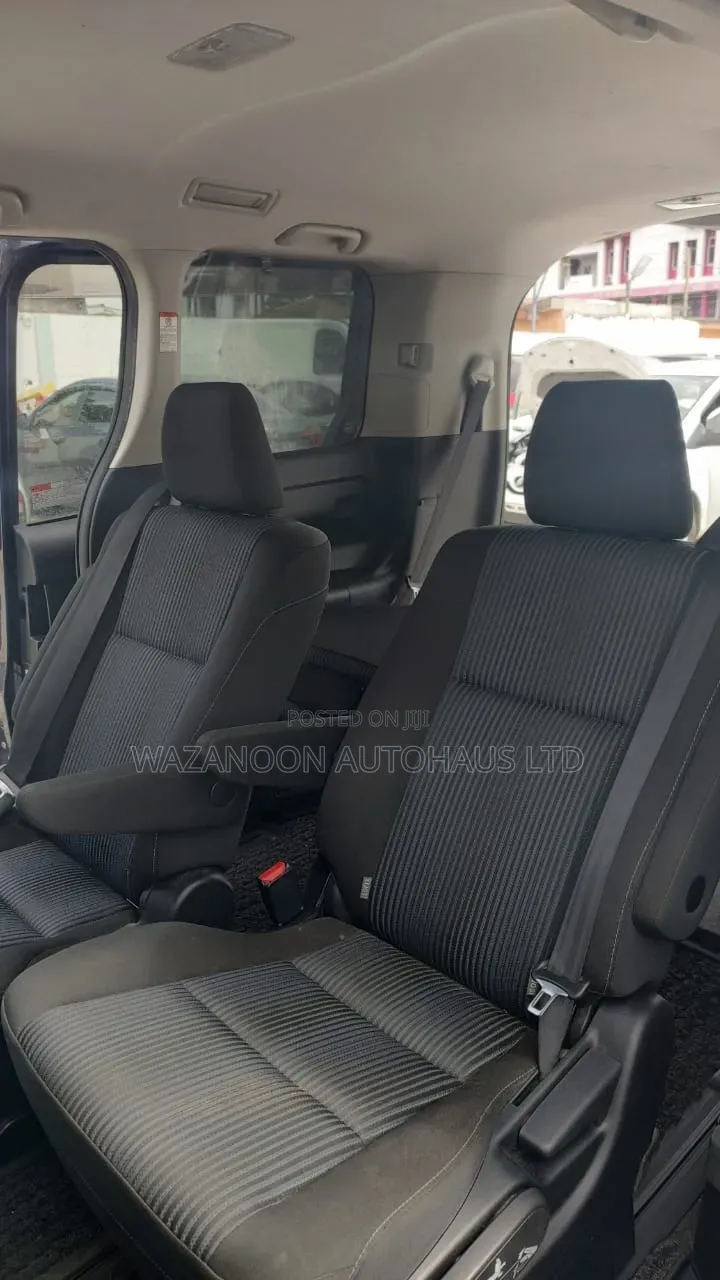 Toyota Noah 2014 Purple