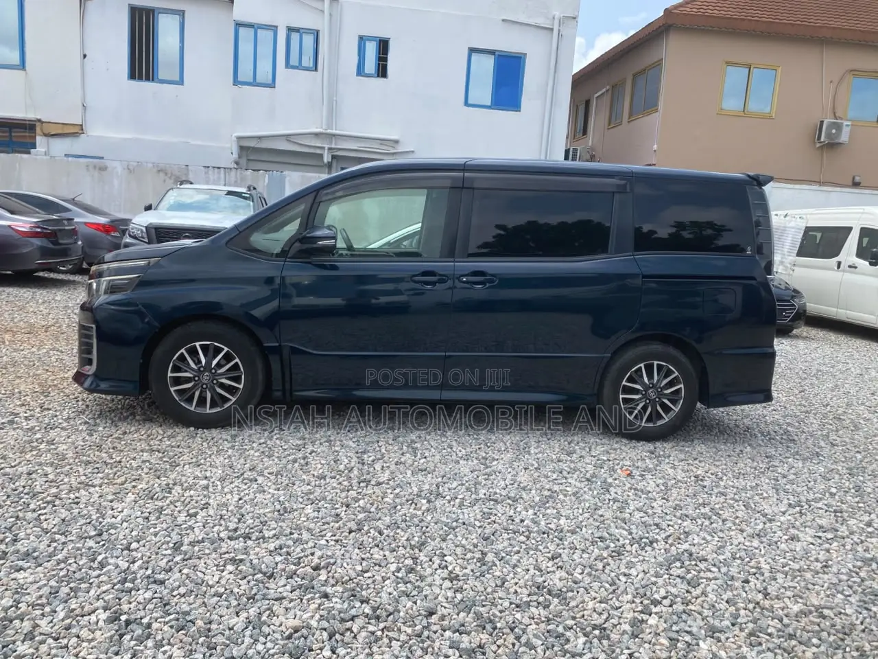Toyota Voxy 2014 Blue