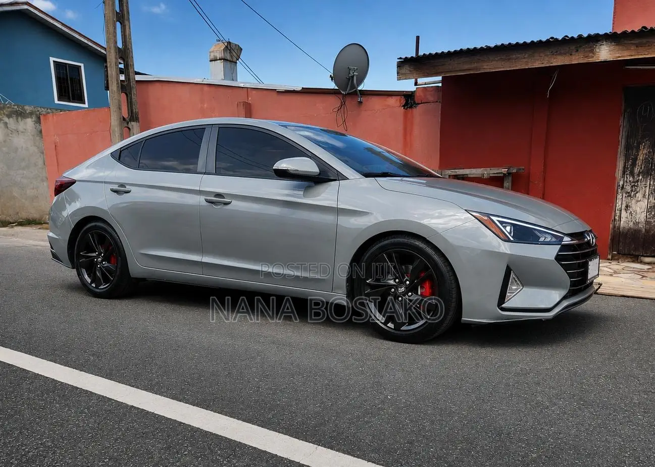 Hyundai Elantra 2019 Silver