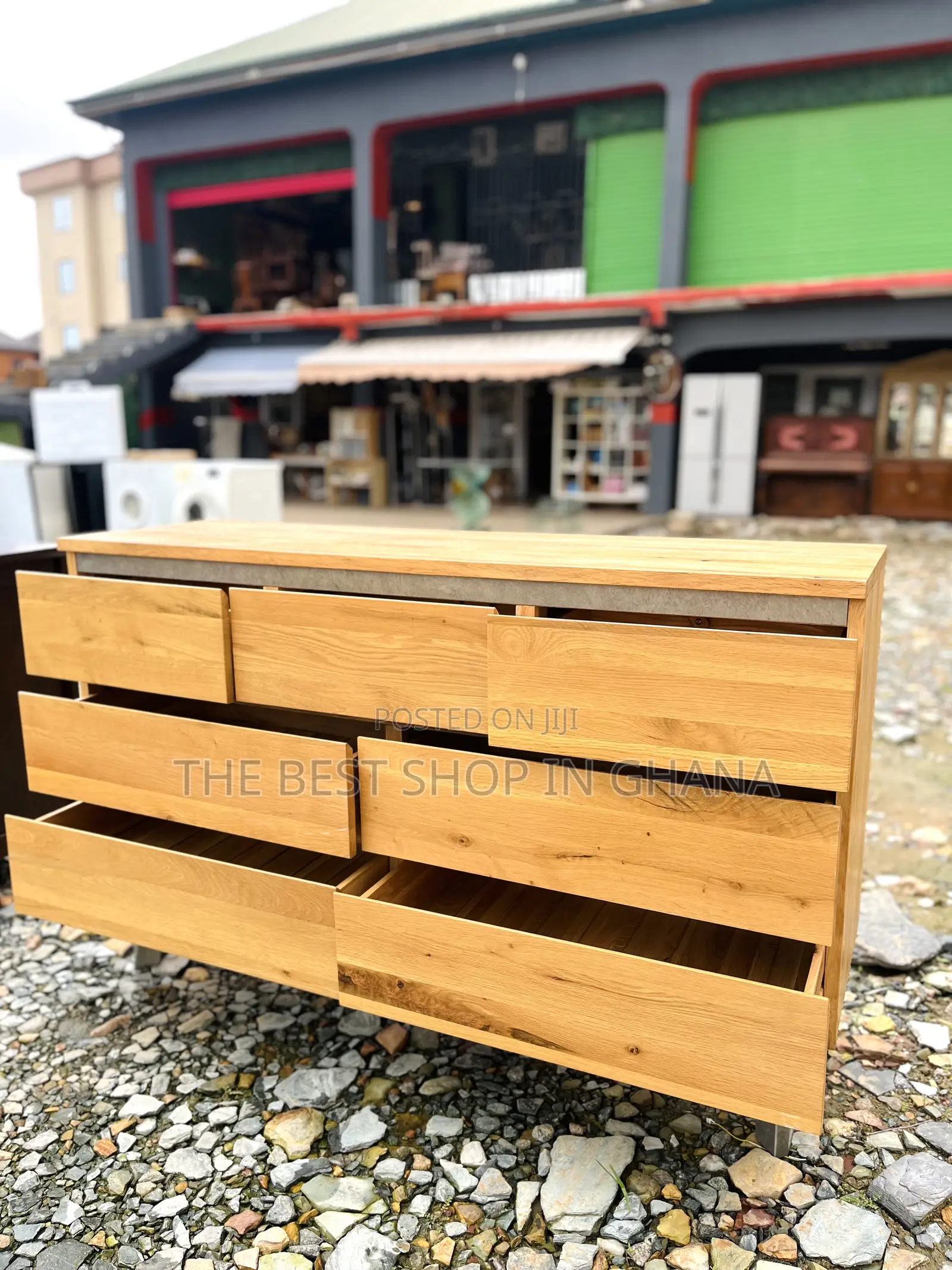 This Oak Wood Master Piece From Uk Is a Must Have. !