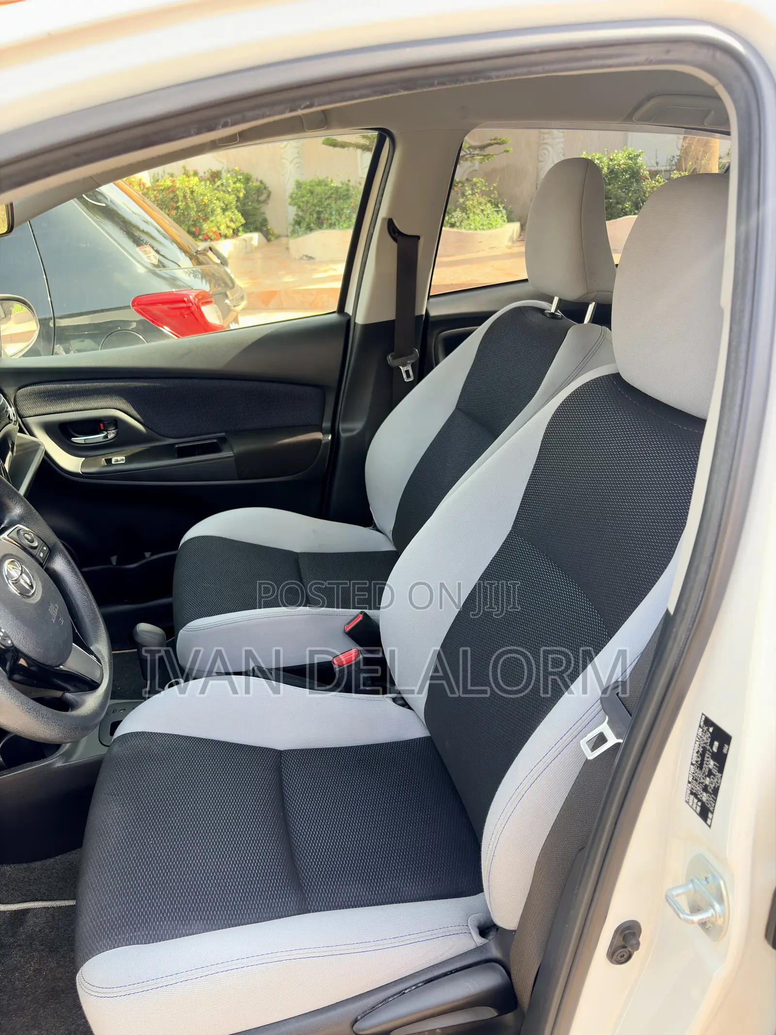 Toyota Vitz 1.3 FWD 5dr 2015 White