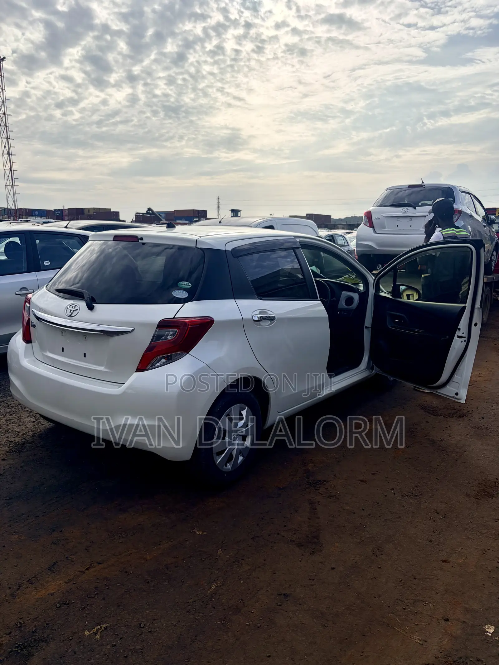 Toyota Vitz 1.3 FWD 5dr 2015 White