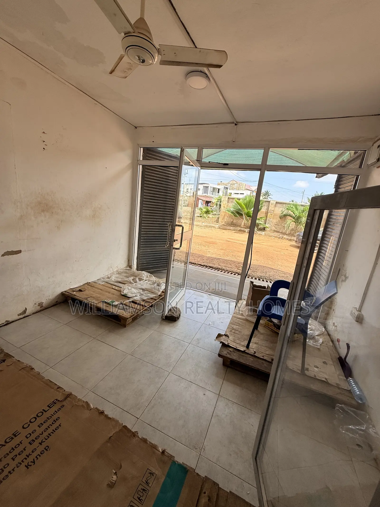 Road Side Shop/Store/Office Space/Showroom/Warehouse for Rent,spintex