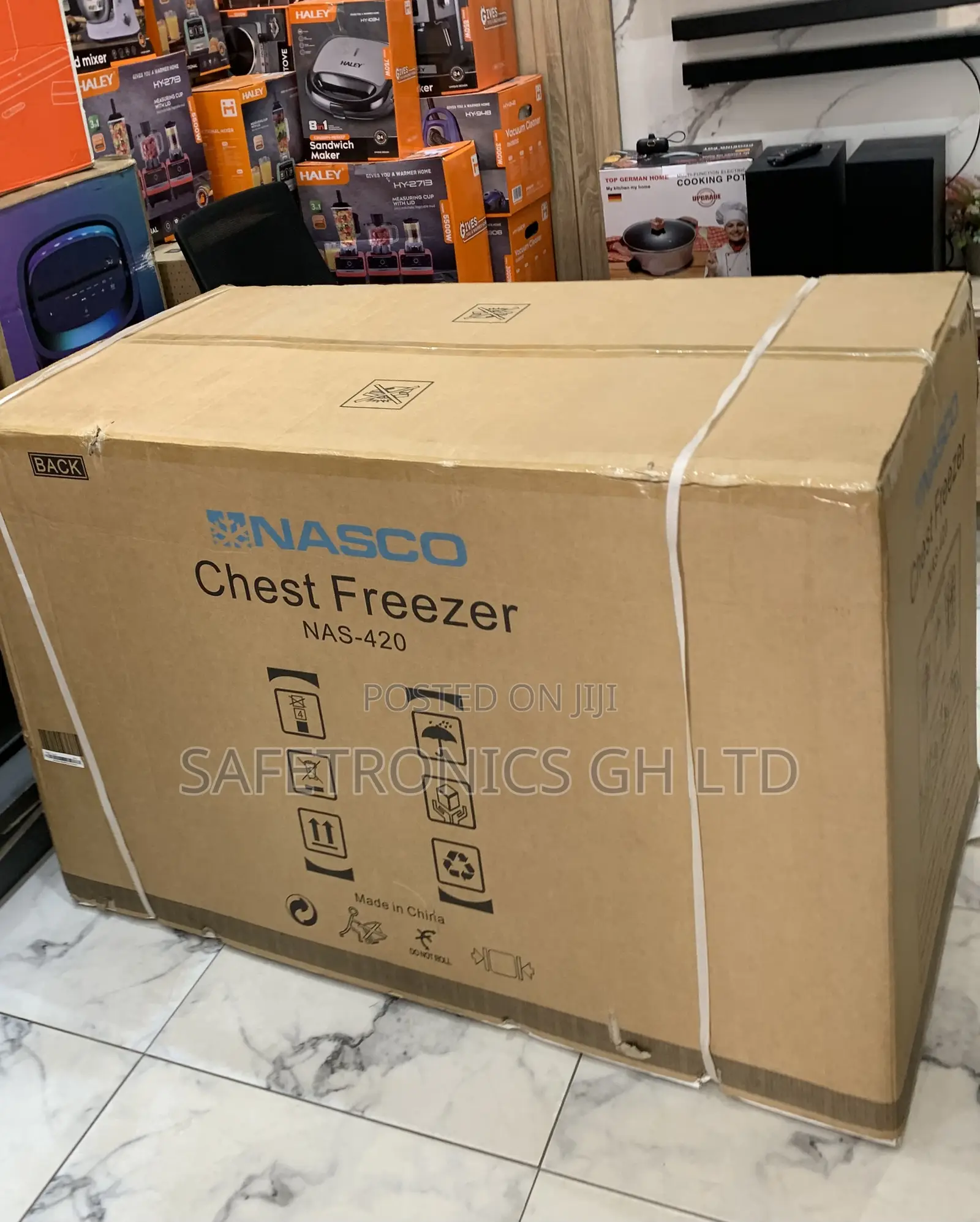 Fabulous Grey Nasco NAS-420 380-Liter, Single-Door Chest Freezer