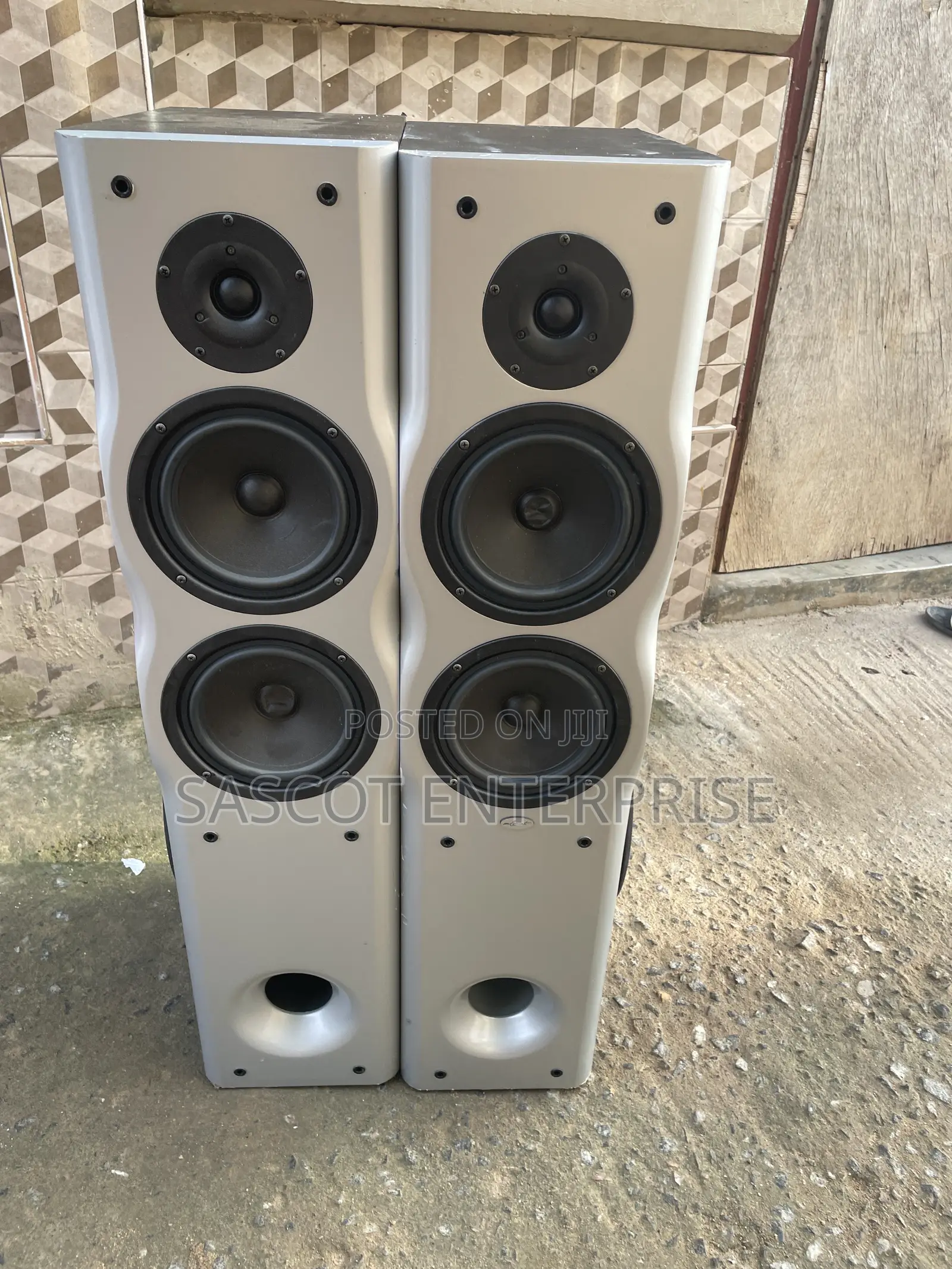 10 Inches 3-Way Floor-Standing Speakers