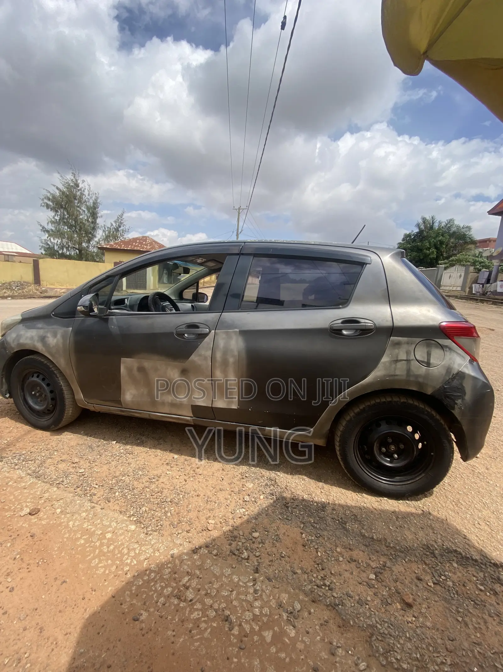 Toyota Vitz 1.3 FWD 3dr 2012 Gray