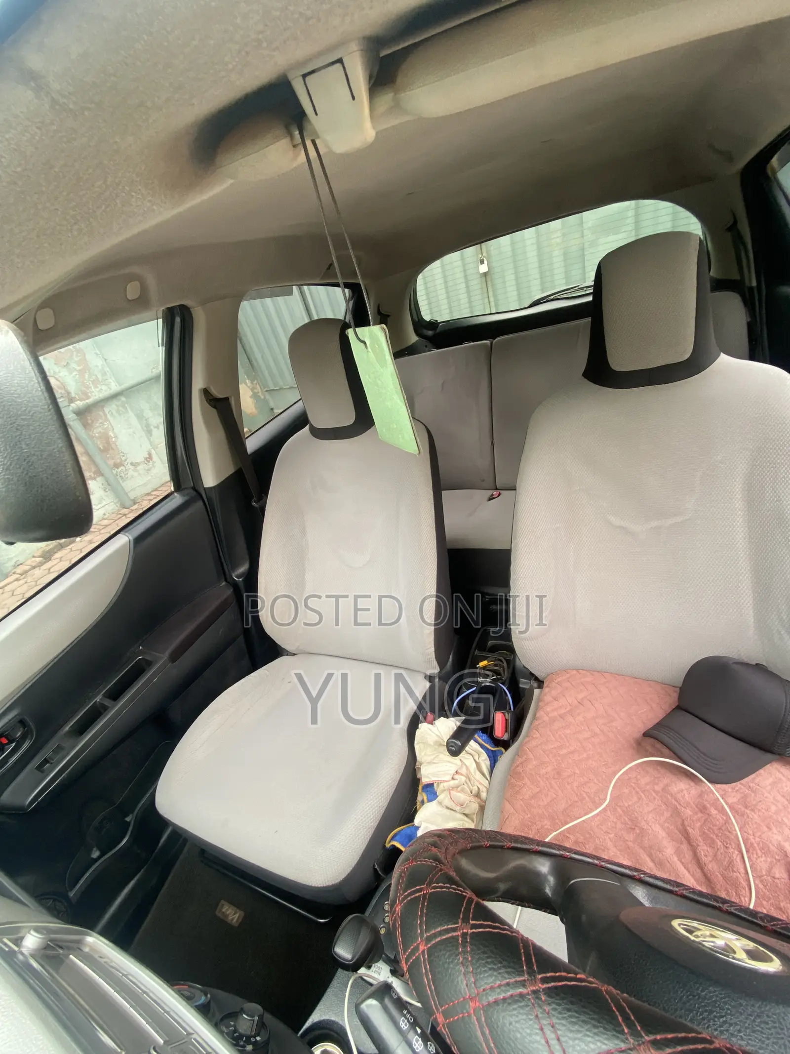 Toyota Vitz 1.3 FWD 3dr 2012 Gray