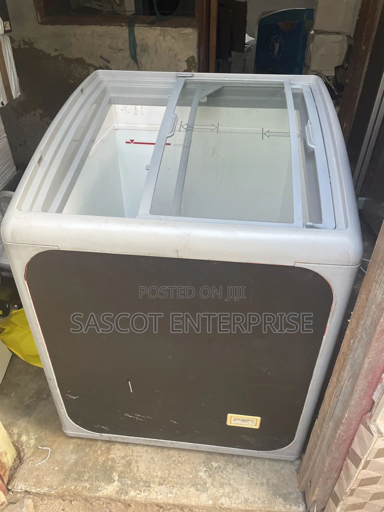 L Chest Freezer