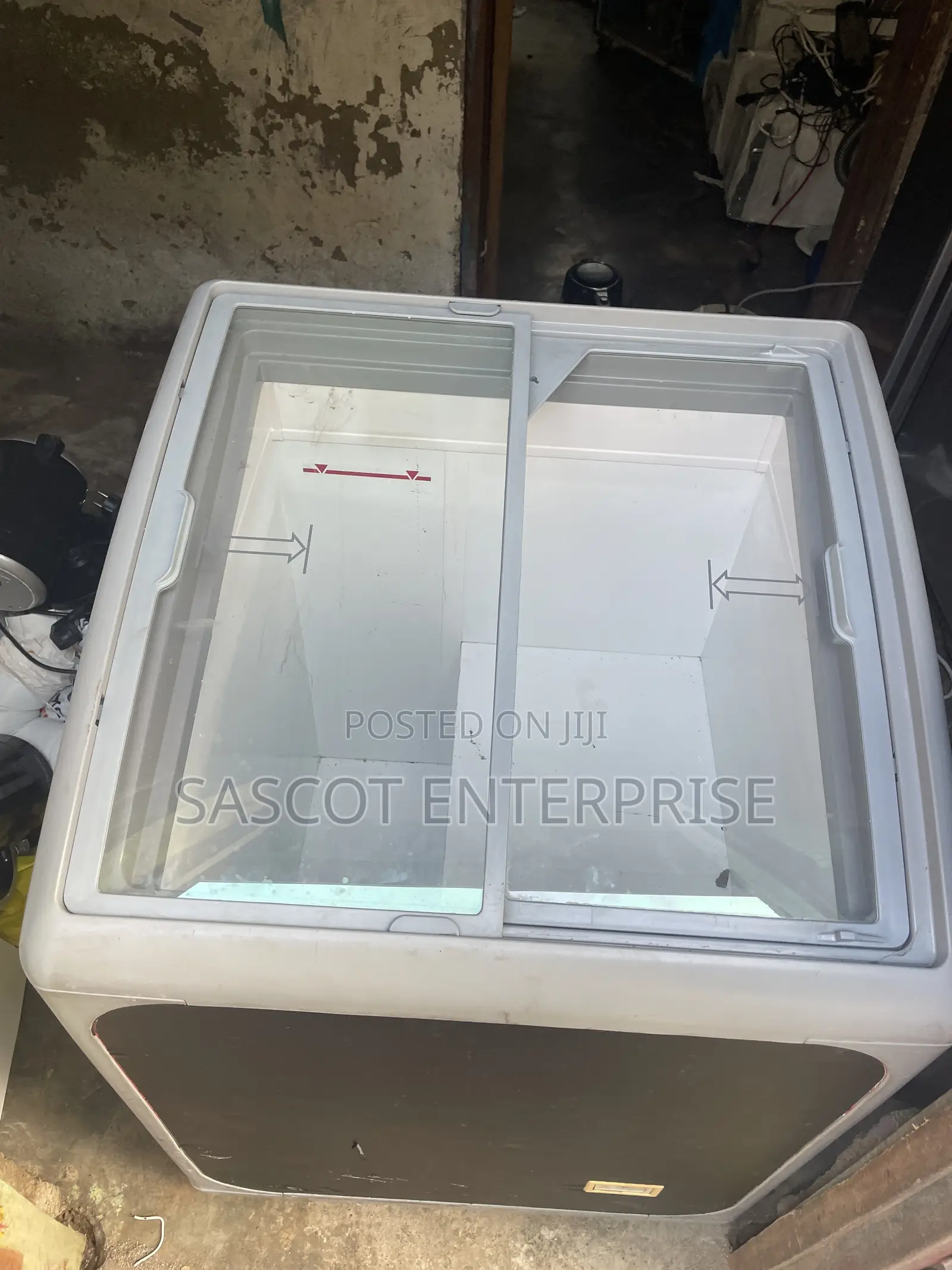 L Chest Freezer