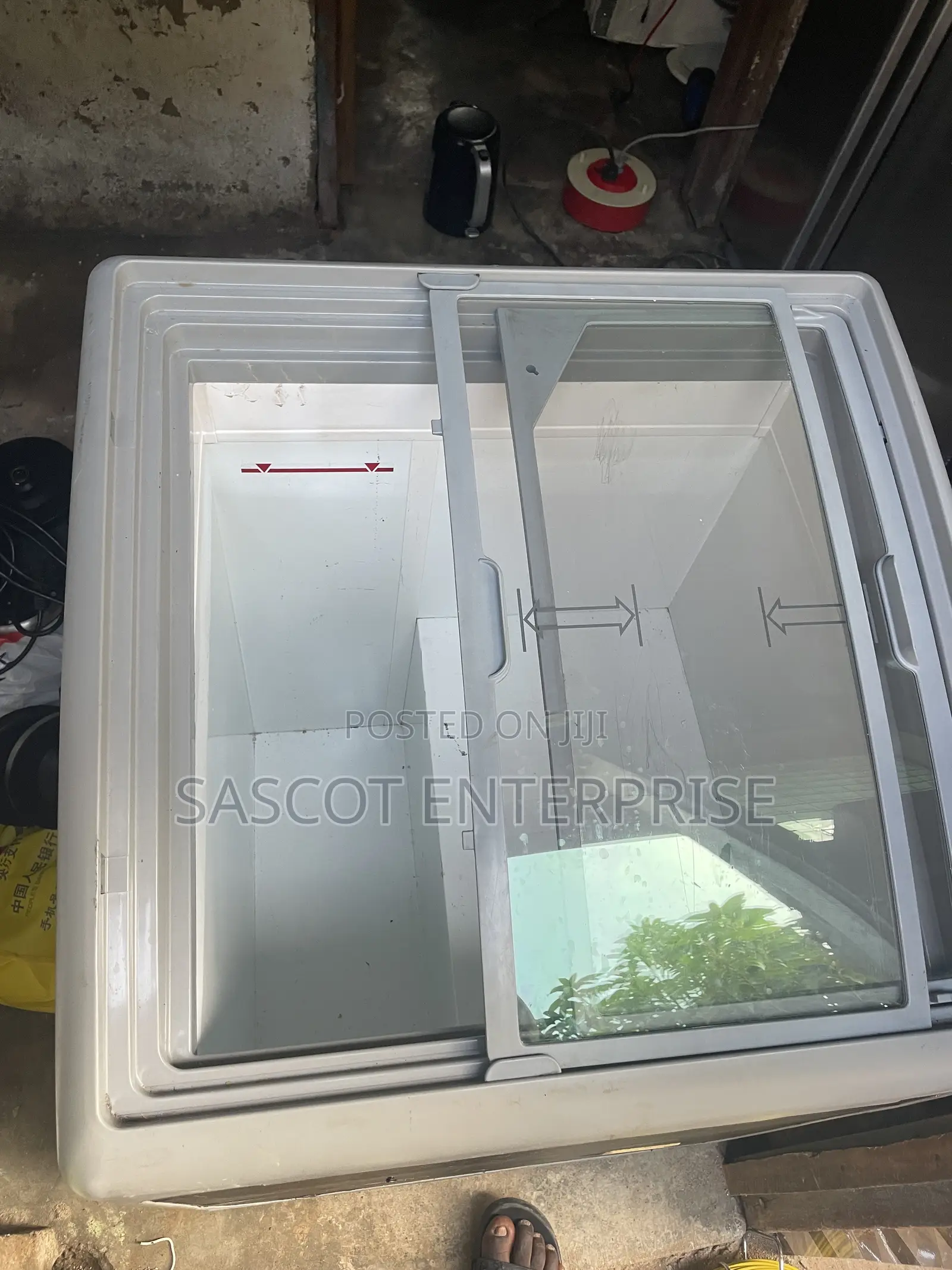 L Chest Freezer
