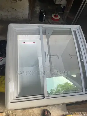 L Chest Freezer