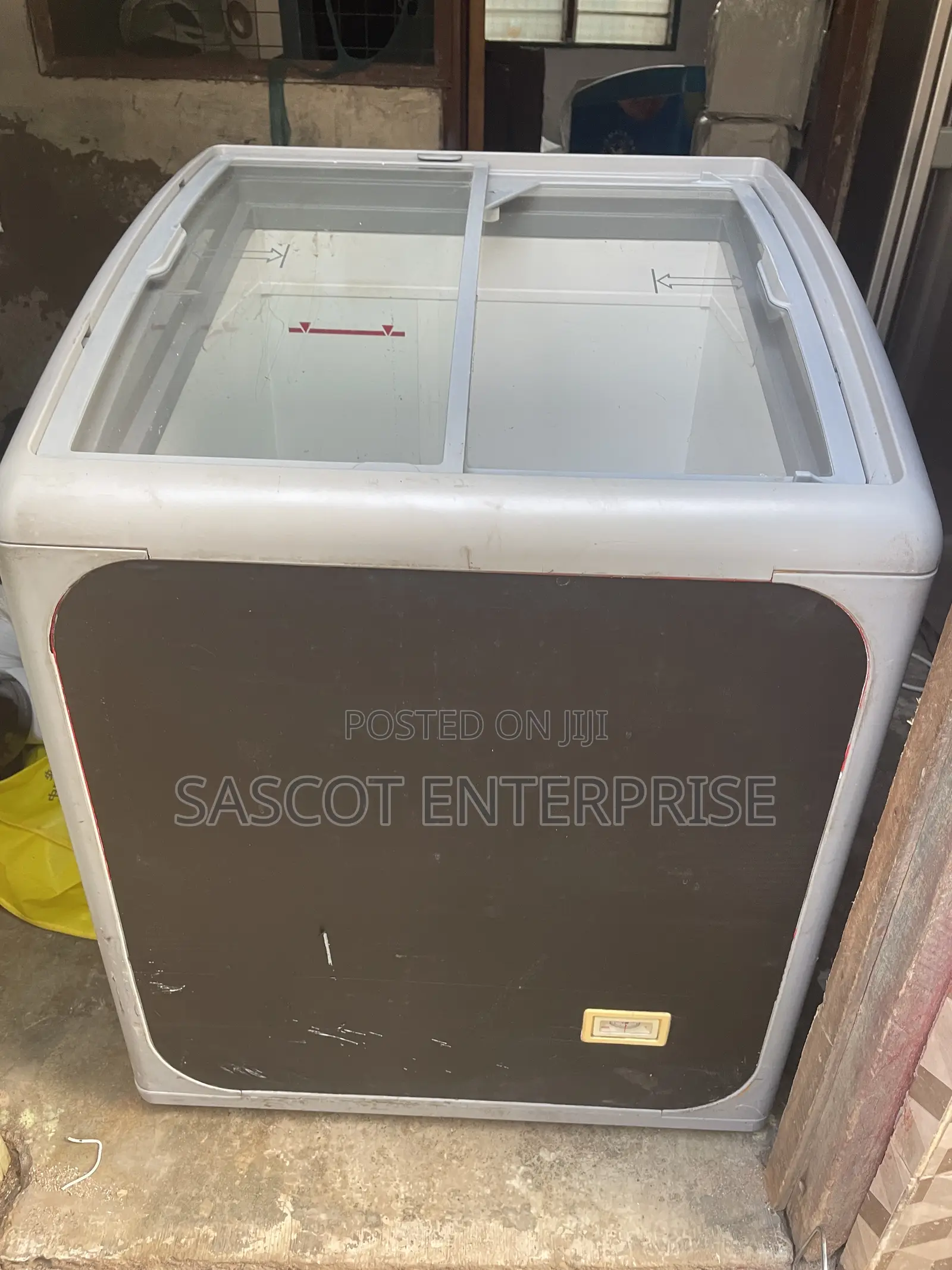L Chest Freezer