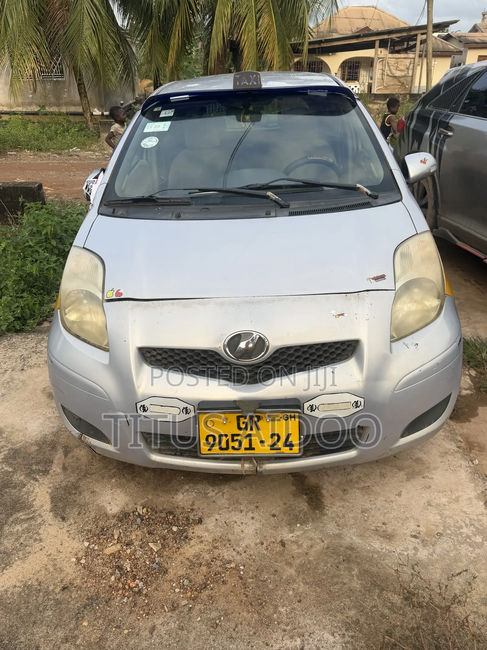 Toyota Vitz 2010 Silver
