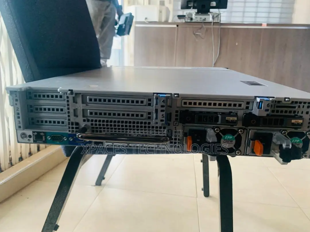 New Server Dell PowerEdge R740xd 32GB Intel HDD+SSD 1T