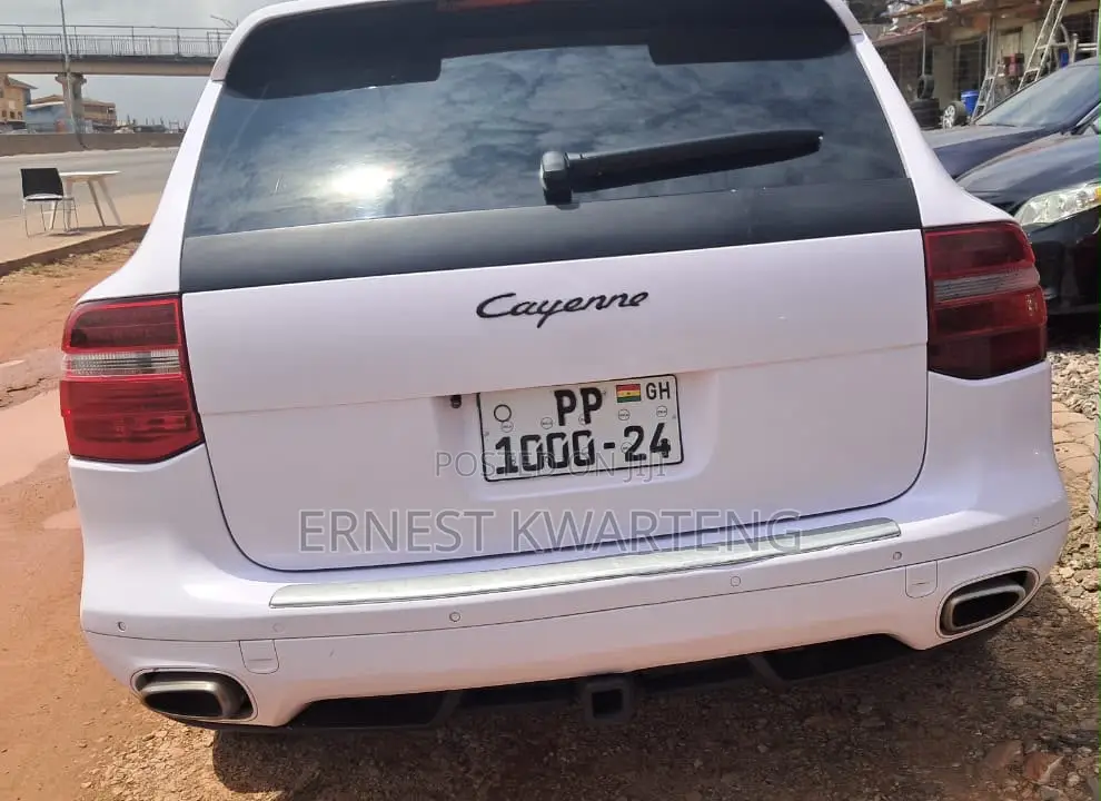 Porsche Cayenne 2010 White