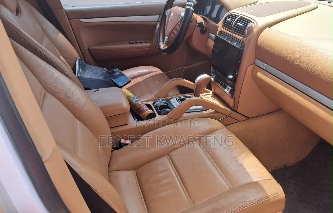 Porsche Cayenne 2010 White